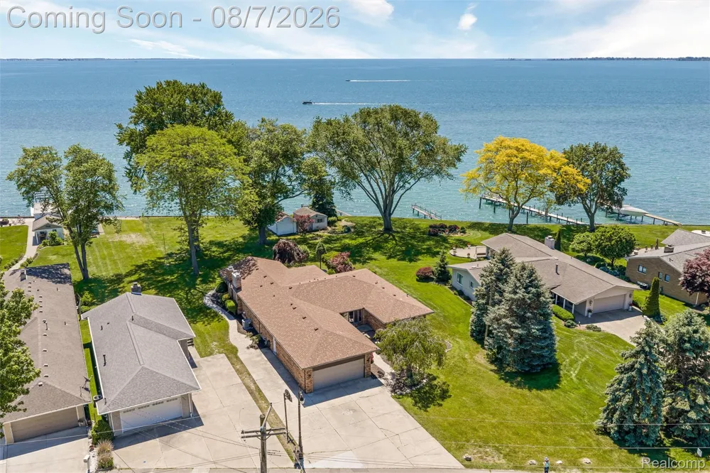 49300 Bayshore Drive Chesterfield Township, MI 48047