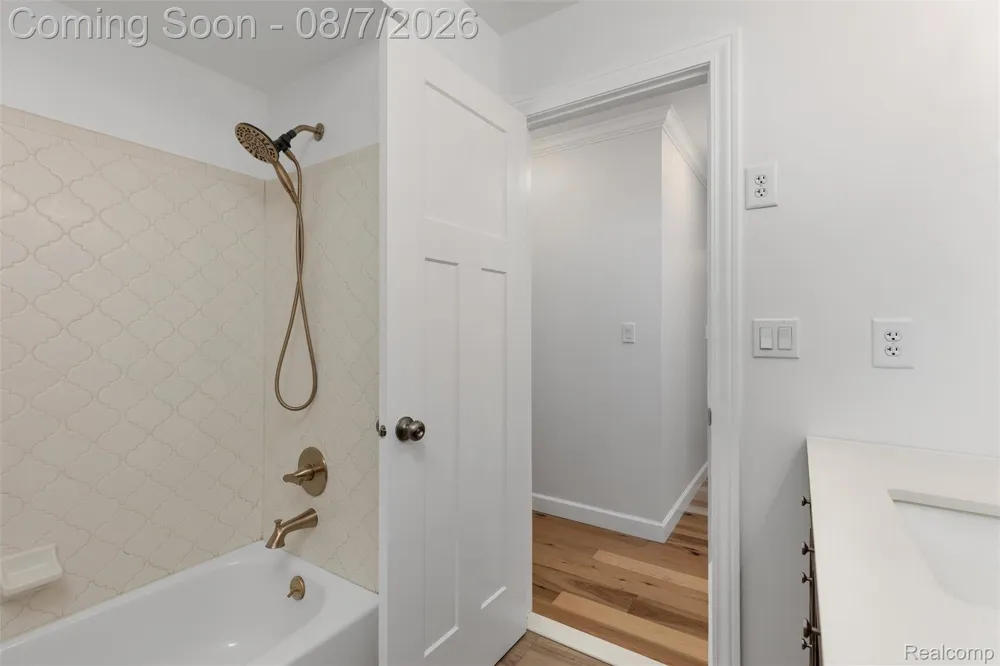 49300 Bayshore Drive Chesterfield Township, MI 48047