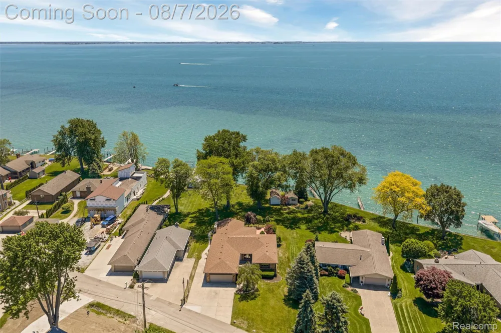49300 Bayshore Drive Chesterfield Township, MI 48047