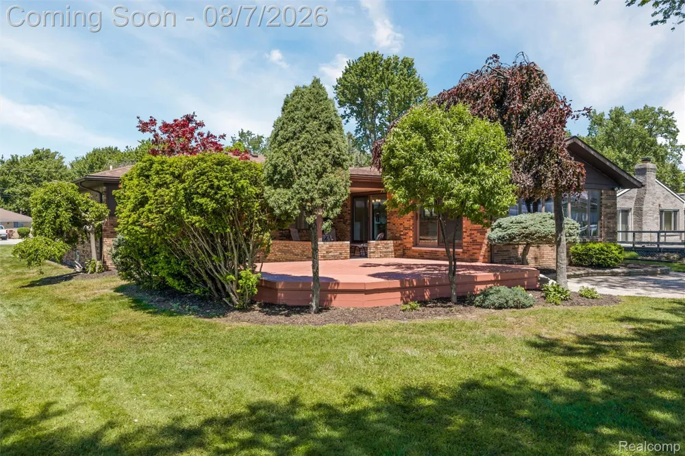49300 Bayshore Drive Chesterfield Township, MI 48047