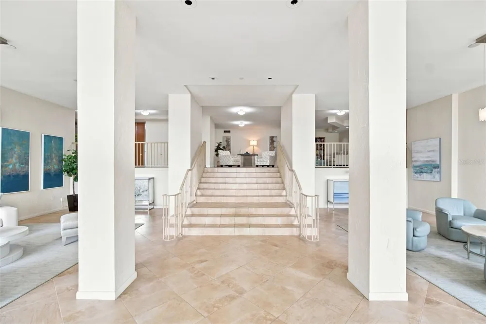 707 S GULFSTREAM AVENUE #207 Sarasota, FL 34236