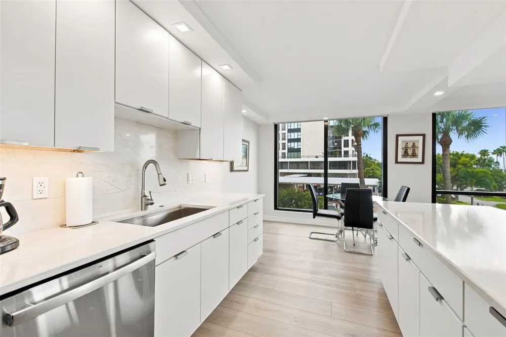 707 S GULFSTREAM AVENUE #207 Sarasota, FL 34236