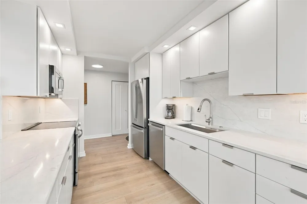 707 S GULFSTREAM AVENUE #207 Sarasota, FL 34236