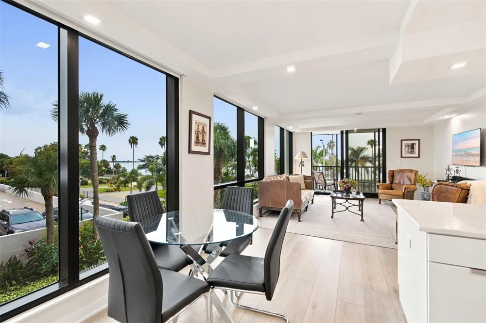 707 S GULFSTREAM AVENUE #207 Sarasota, FL 34236