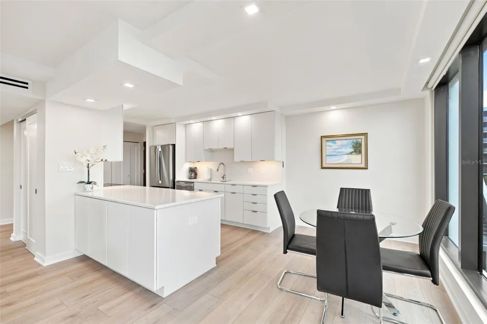 707 S GULFSTREAM AVENUE #207 Sarasota, FL 34236