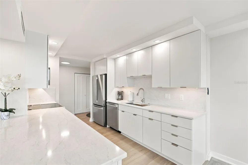 707 S GULFSTREAM AVENUE #207 Sarasota, FL 34236