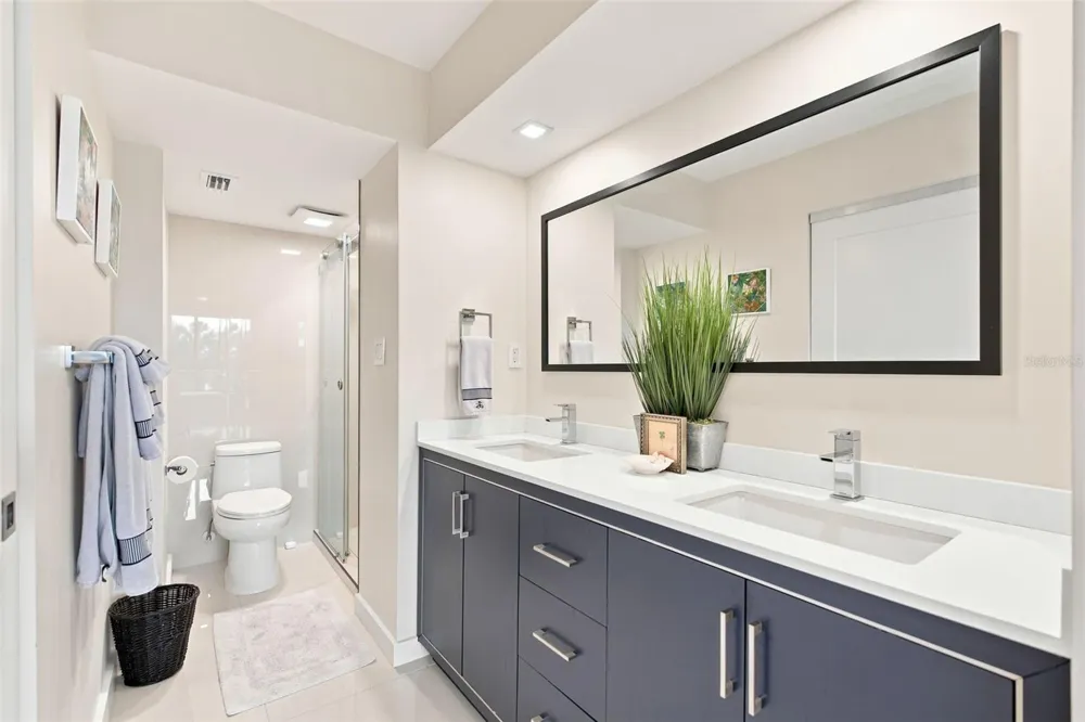 707 S GULFSTREAM AVENUE #207 Sarasota, FL 34236