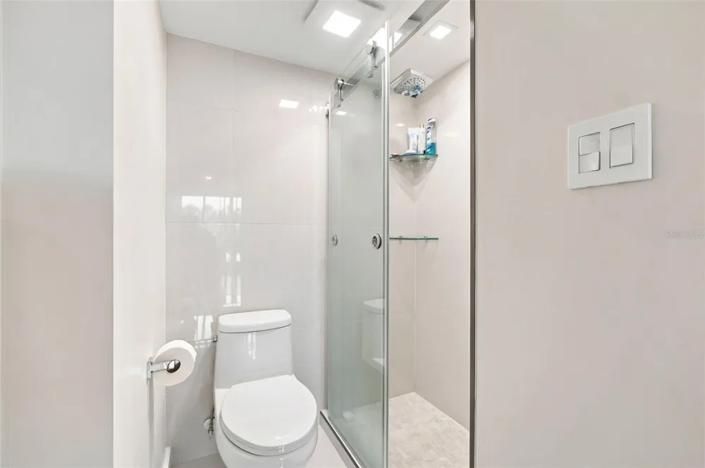 707 S GULFSTREAM AVENUE #207 Sarasota, FL 34236