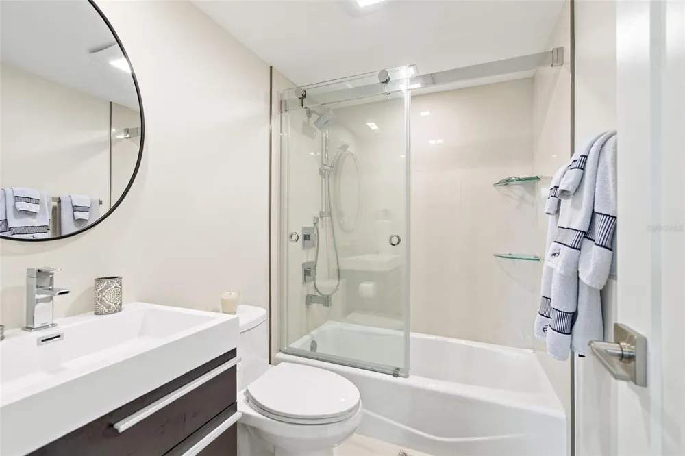 707 S GULFSTREAM AVENUE #207 Sarasota, FL 34236