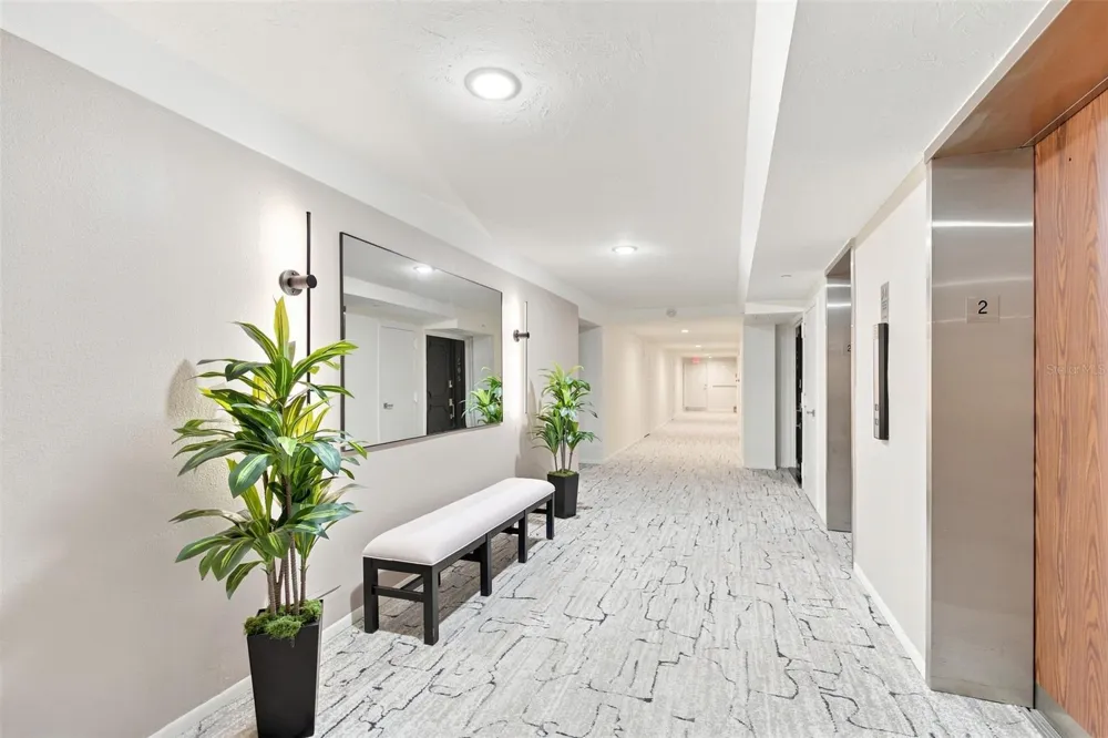 707 S GULFSTREAM AVENUE #207 Sarasota, FL 34236