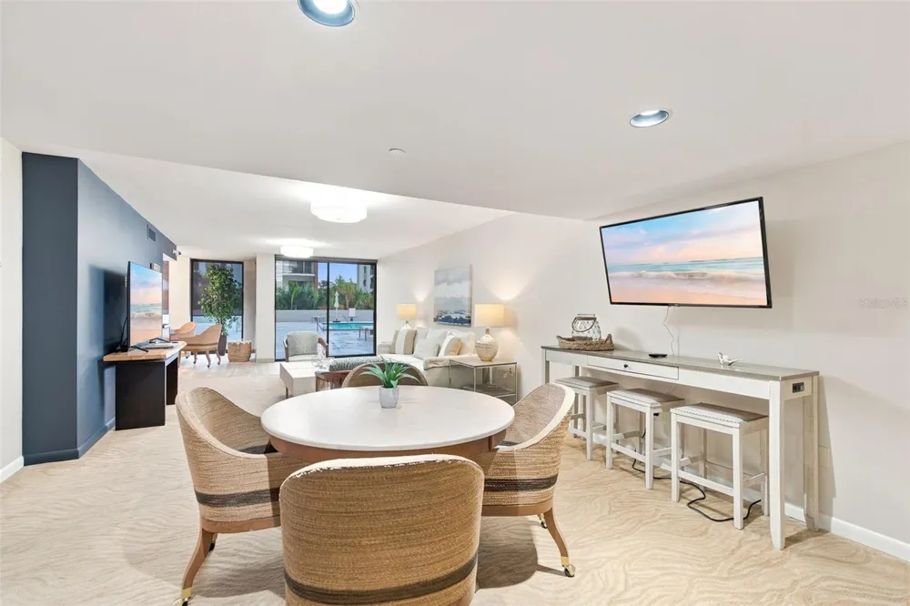 707 S GULFSTREAM AVENUE #207 Sarasota, FL 34236