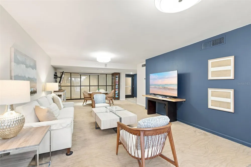 707 S GULFSTREAM AVENUE #207 Sarasota, FL 34236