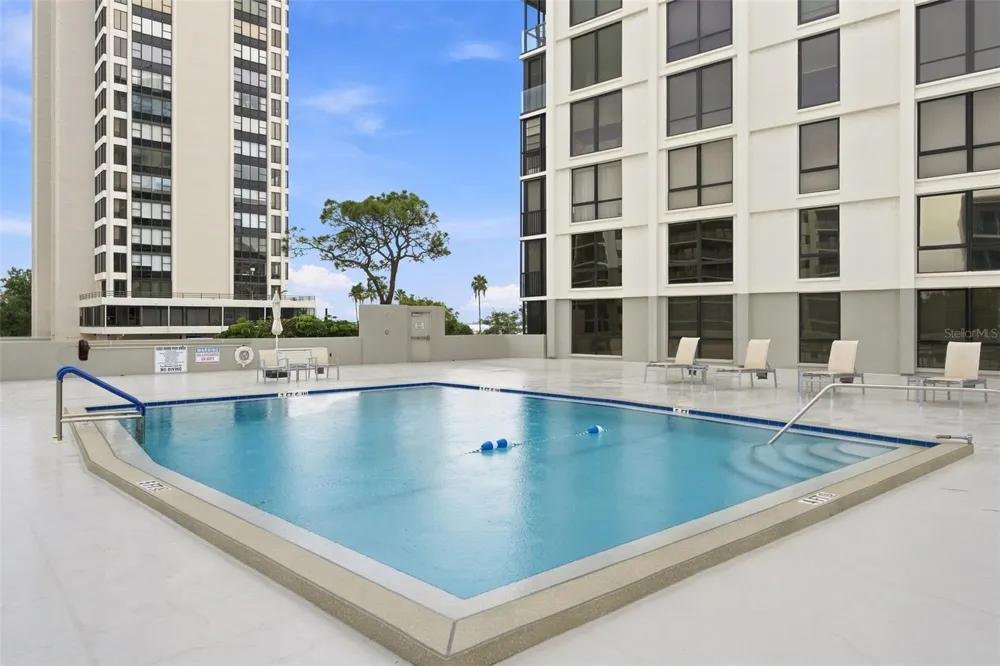 707 S GULFSTREAM AVENUE #207 Sarasota, FL 34236