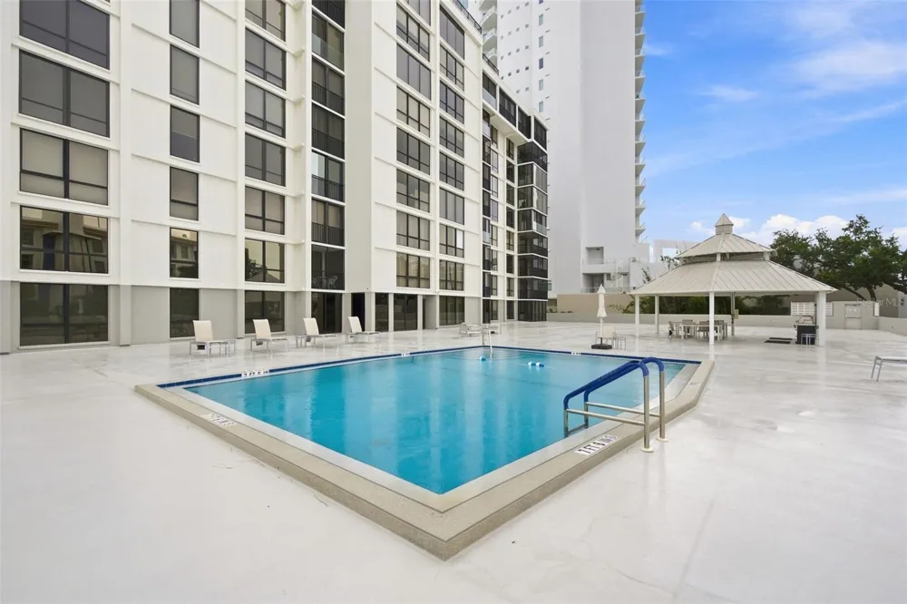 707 S GULFSTREAM AVENUE #207 Sarasota, FL 34236