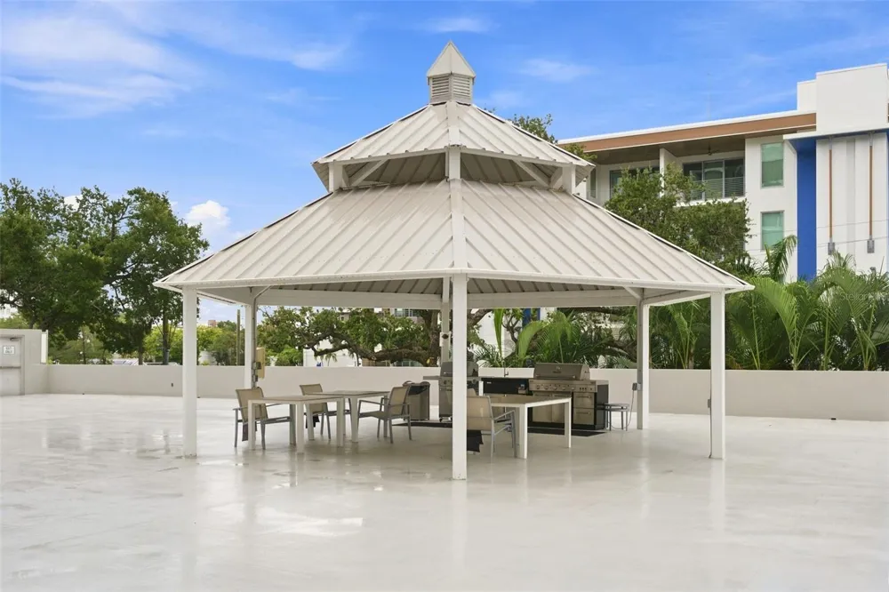 707 S GULFSTREAM AVENUE #207 Sarasota, FL 34236