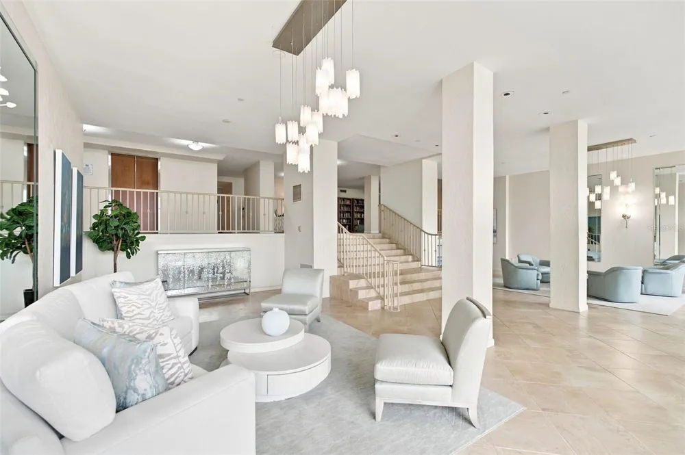 707 S GULFSTREAM AVENUE #207 Sarasota, FL 34236