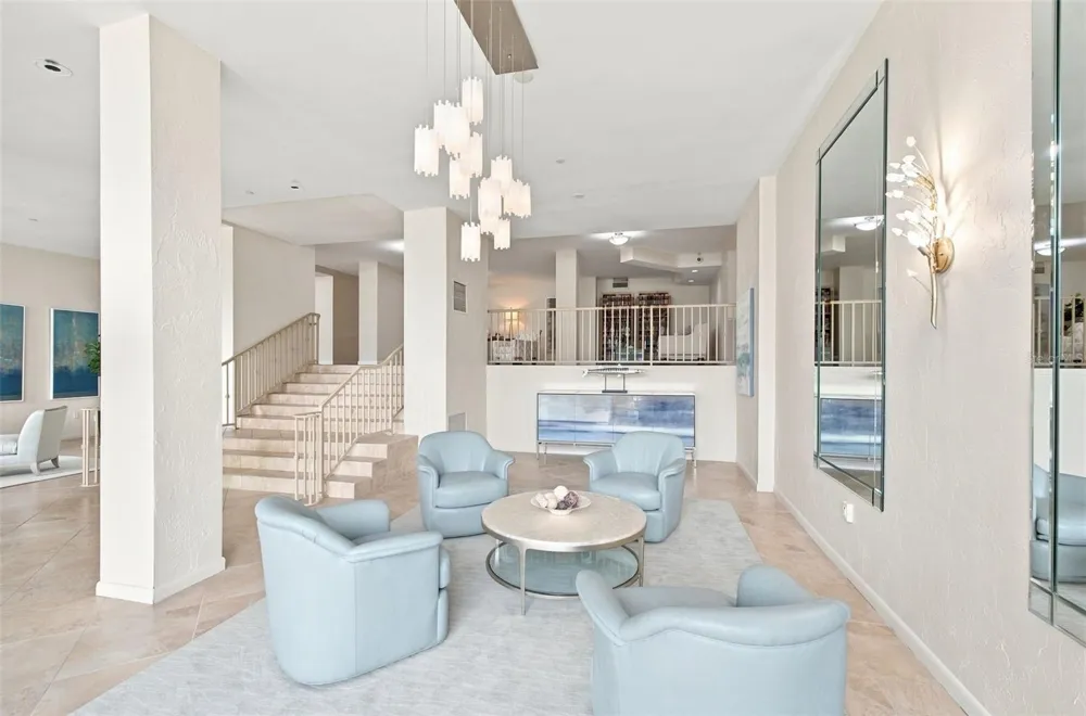 707 S GULFSTREAM AVENUE #207 Sarasota, FL 34236