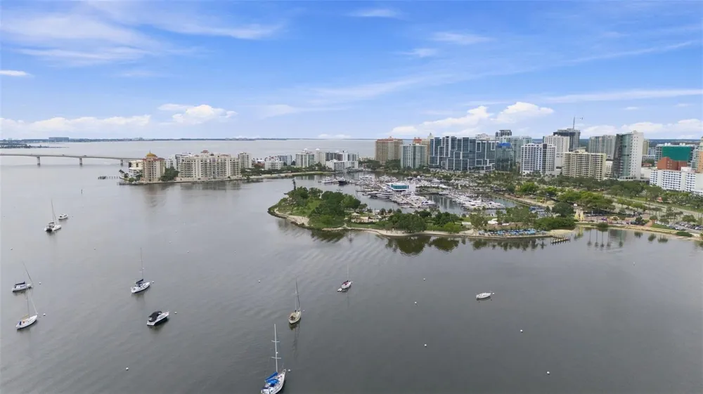 707 S GULFSTREAM AVENUE #207 Sarasota, FL 34236