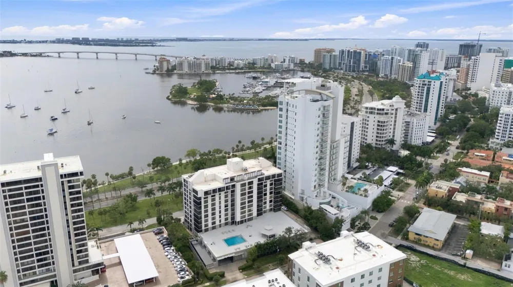 707 S GULFSTREAM AVENUE #207 Sarasota, FL 34236