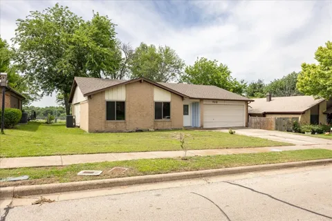722 Meadowglen Drive