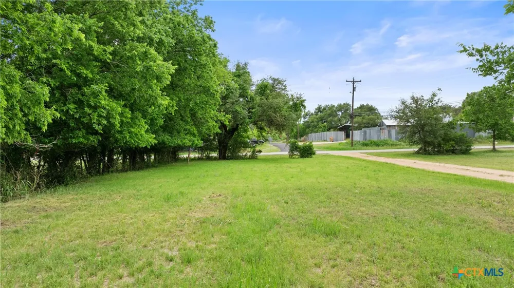 306 W Pecan Drive Johnson City, TX 78636