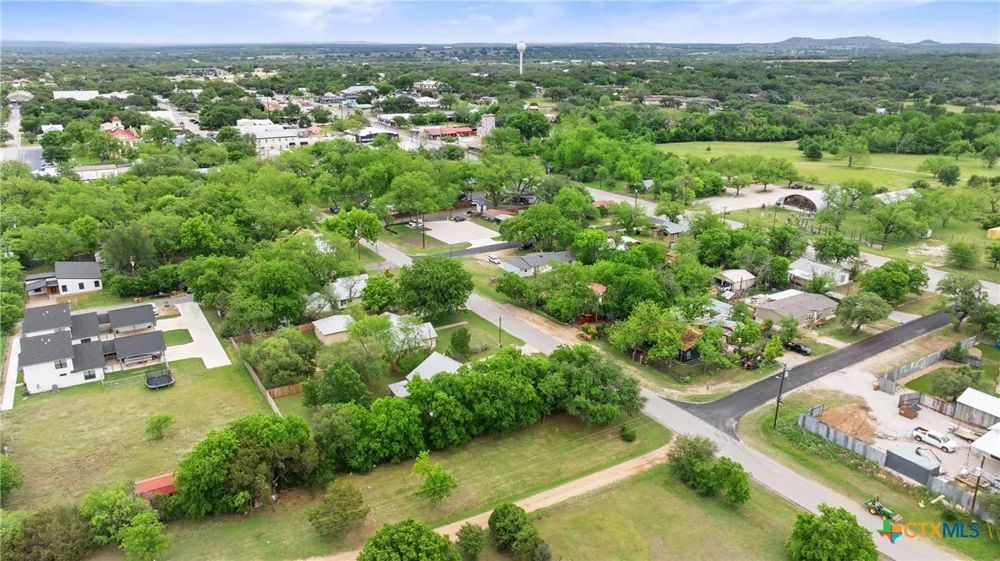 306 W Pecan Drive Johnson City, TX 78636