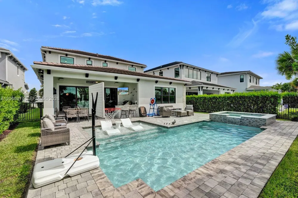 12474 Solana Bay Cir Palm Beach Gardens, FL 33412