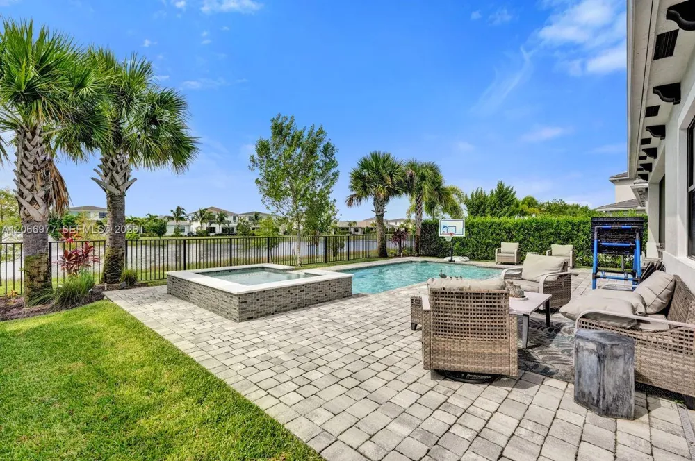 12474 Solana Bay Cir Palm Beach Gardens, FL 33412