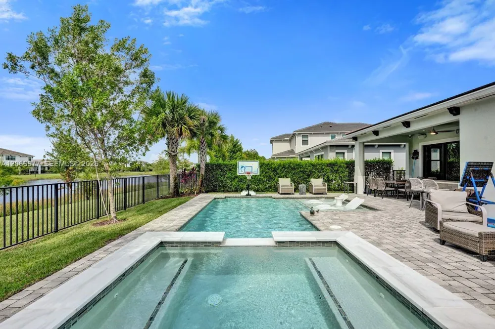 12474 Solana Bay Cir Palm Beach Gardens, FL 33412