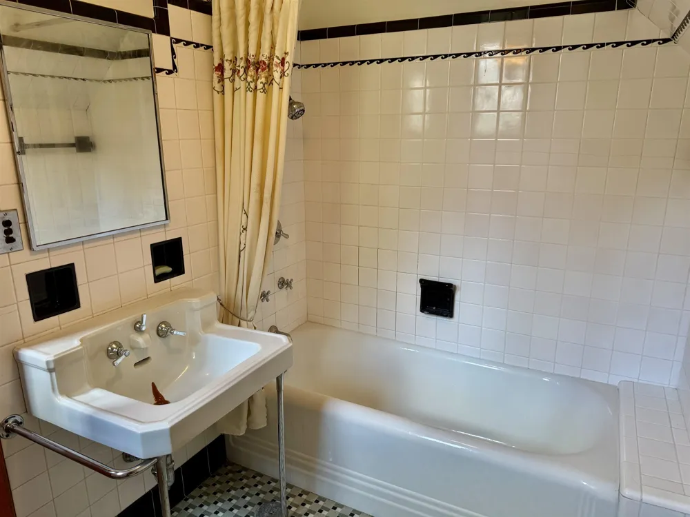 717 E Saginaw Street Breckenridge Village, MI 48615