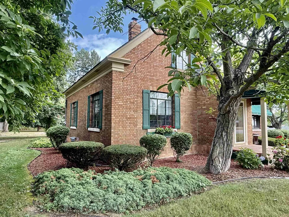 717 E Saginaw Street Breckenridge Village, MI 48615