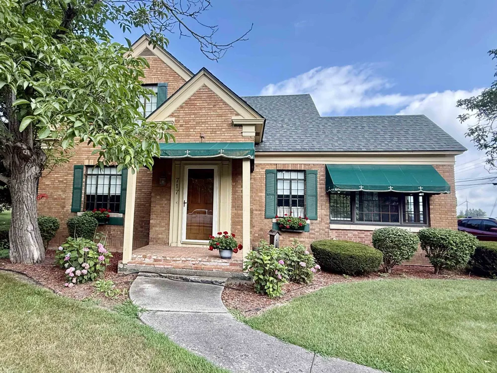 717 E Saginaw Street Breckenridge Village, MI 48615