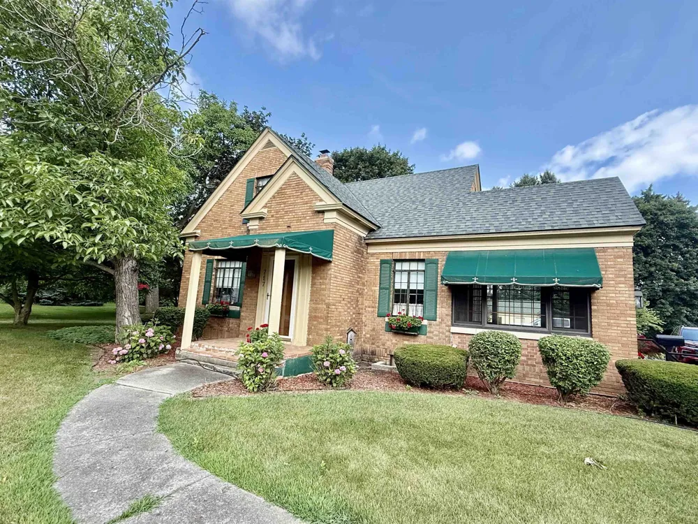 717 E Saginaw Street Breckenridge Village, MI 48615