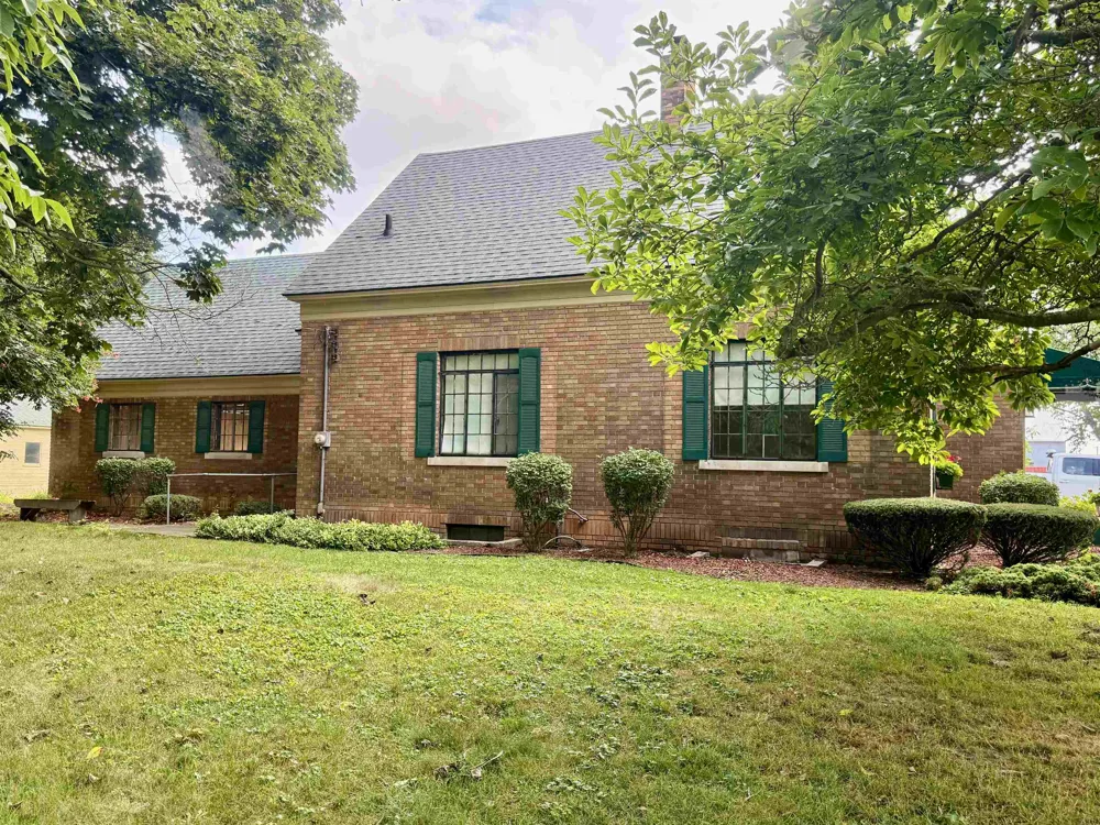 717 E Saginaw Street Breckenridge Village, MI 48615