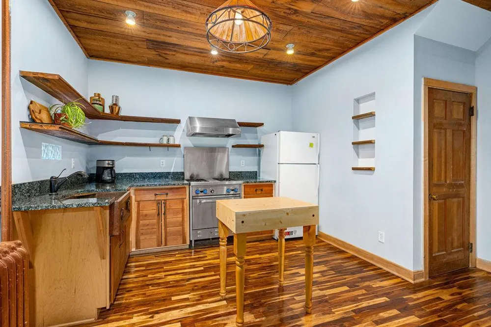 1101 E 4th Street Duluth, MN 55805