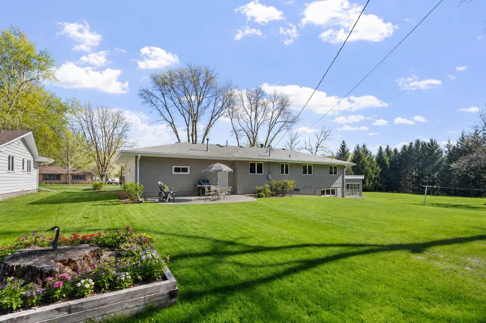 616 Elm Avenue SE Montgomery, MN 56069