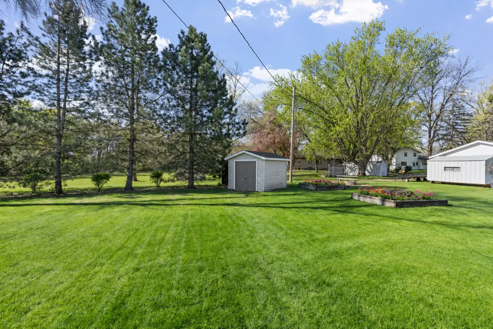 616 Elm Avenue SE Montgomery, MN 56069