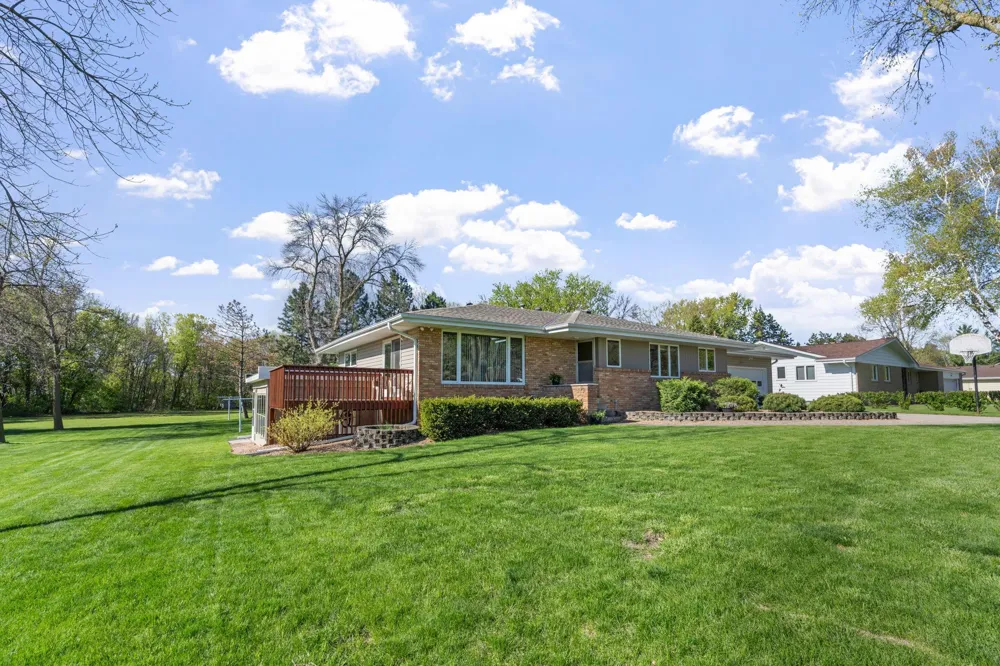 616 Elm Avenue SE Montgomery, MN 56069