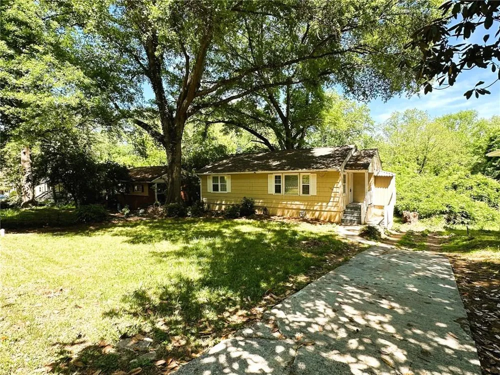 1900 Meadow Lane #1900 Decatur, GA 30032