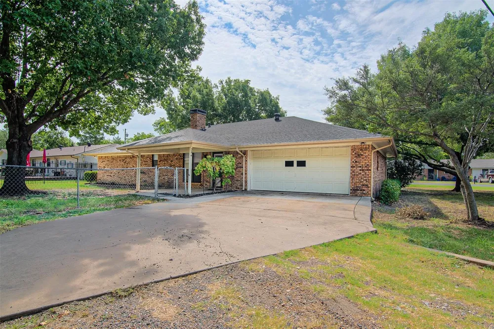 284 W San Antonio Street Van Alstyne, TX 75495