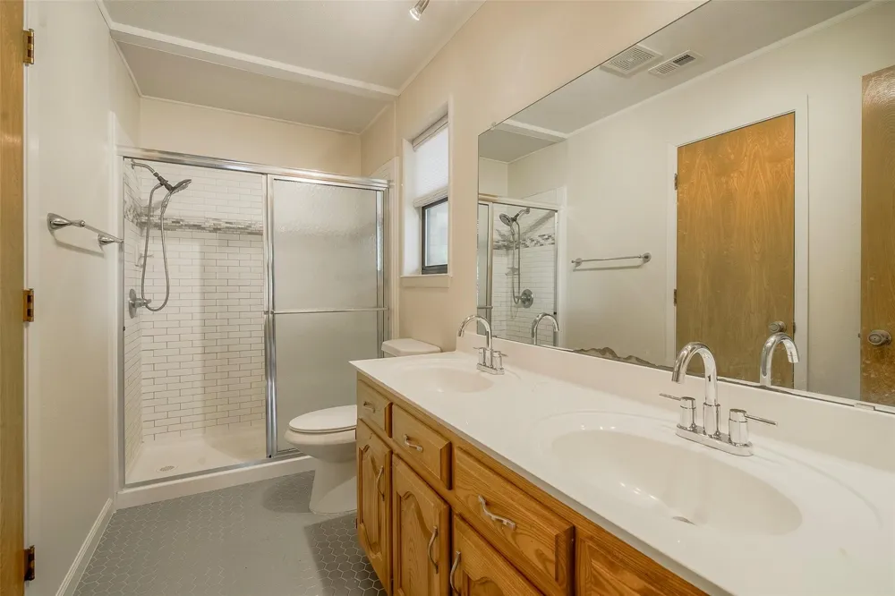 284 W San Antonio Street Van Alstyne, TX 75495