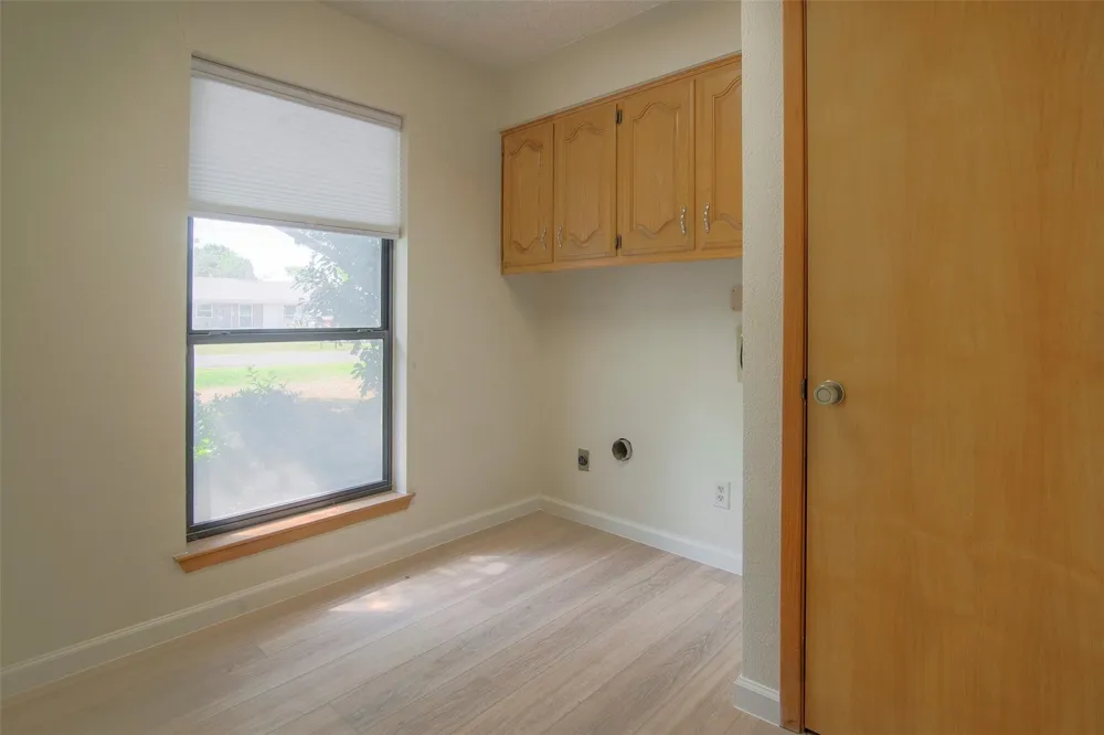 284 W San Antonio Street Van Alstyne, TX 75495