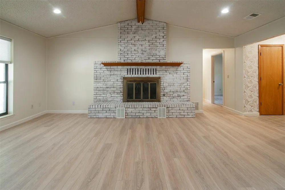 284 W San Antonio Street Van Alstyne, TX 75495