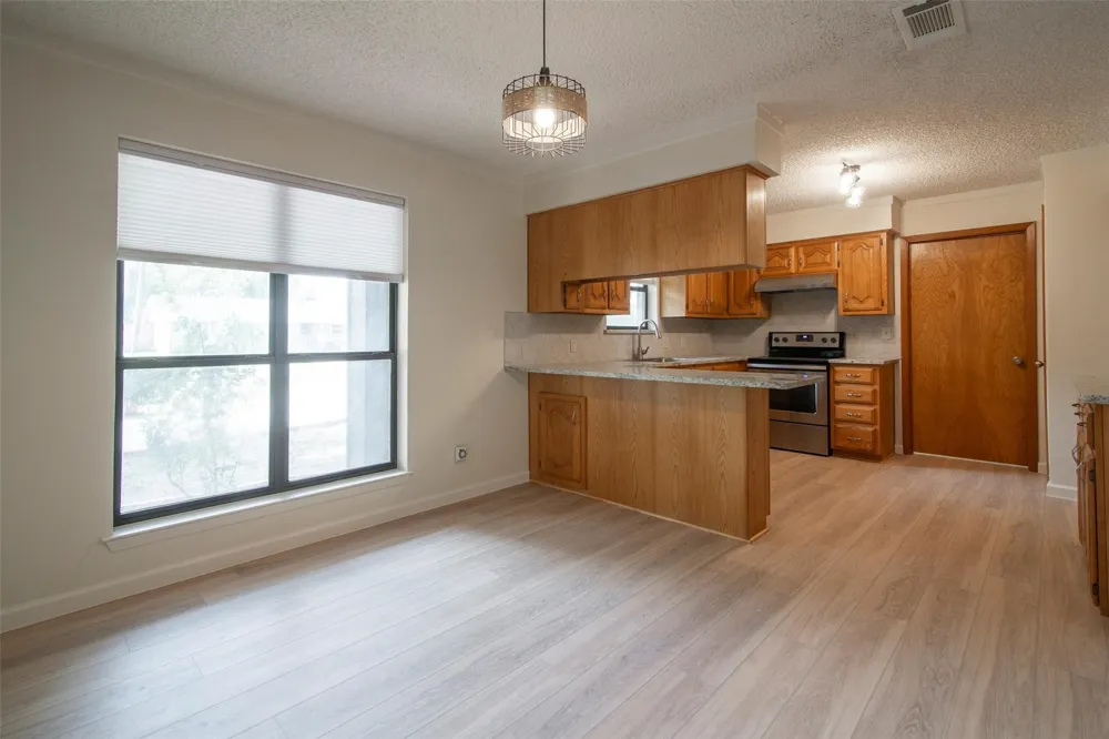284 W San Antonio Street Van Alstyne, TX 75495