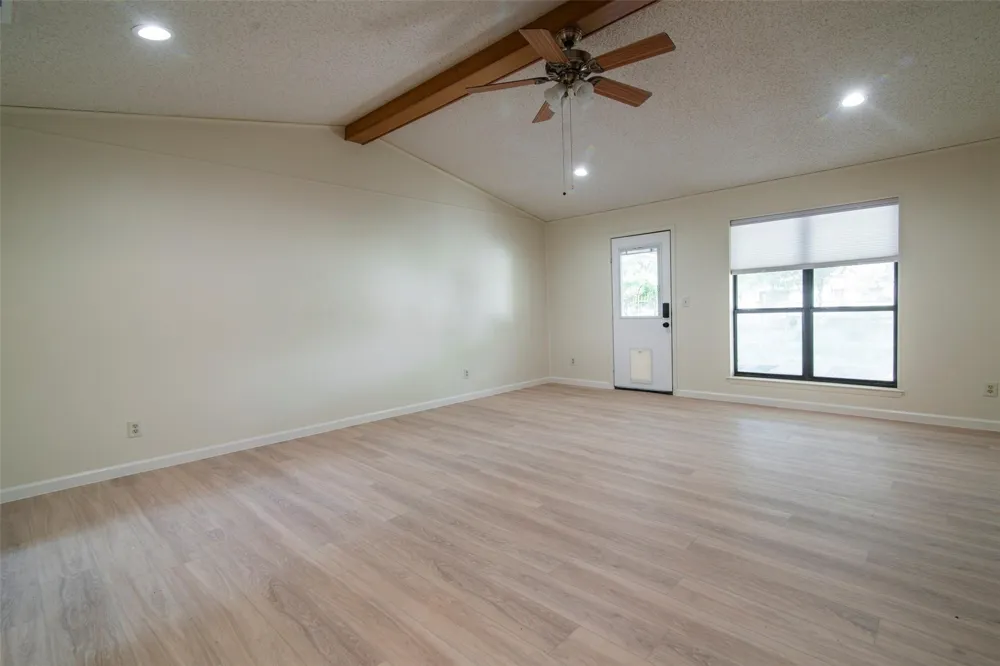 284 W San Antonio Street Van Alstyne, TX 75495