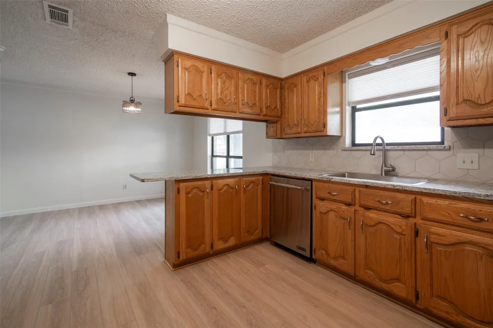 284 W San Antonio Street Van Alstyne, TX 75495
