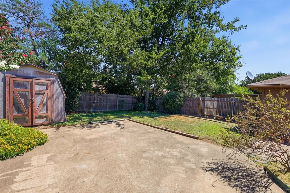2309 Aquaduct Drive Bedford, TX 76022