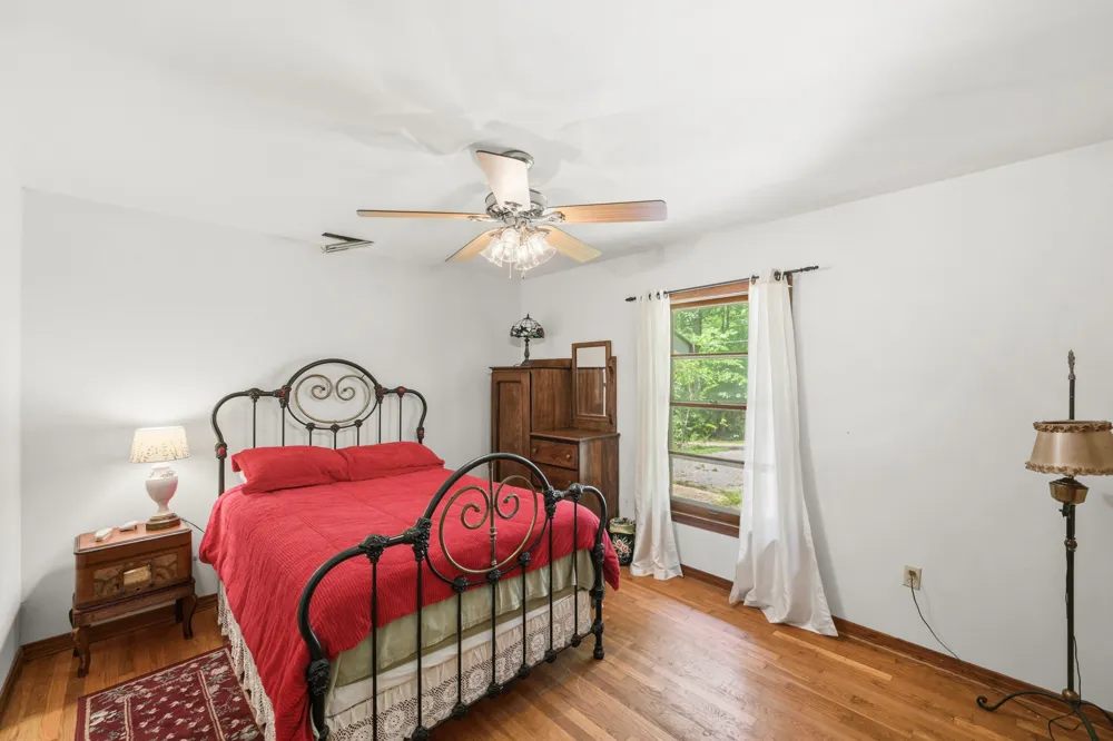 681 Attaway Ln Bath Springs, TN 38311