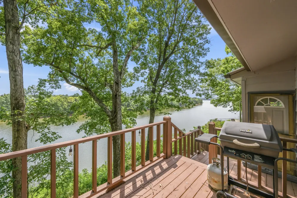 681 Attaway Ln Bath Springs, TN 38311