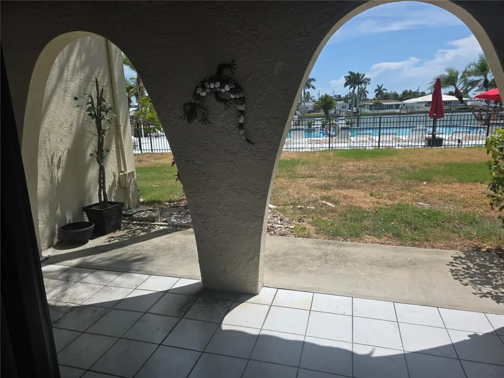 507 PLAZA SEVILLE COURT #15 St Petersburg, FL 33706